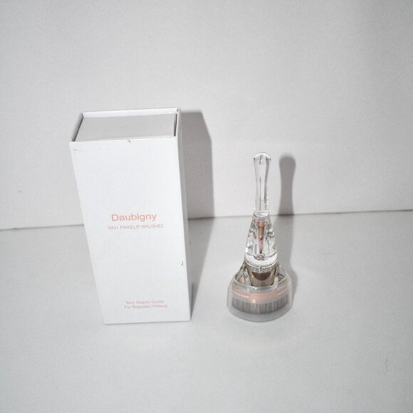 Daubigny Foundation Brush – Petal-Shaped Makeup Brush for Blending Liquid, Cream - Picture 1 of 5